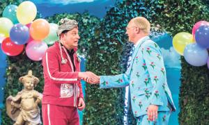 Die Komödianten Volker Heißmann und Martin Rassau bei der Veitshöchheimer Fernseh-Prunksitzung 2017.