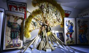 Das 1964 gegründte Fasnachtsmuseum in Kitzingen. Die Ausstellung behandelt närrisches Treiben von der Antike bis heute, beinahe alle Regionen der Erde sind vertreten. Im Bild: Eine lebensgroße Puppe aus Trinidad und Tobago 