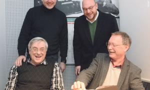 Sie begleiten das Projekt »Bibel auf Bareiderisch«: von links Eberhard Wagner und Pfarrer Hans Peetz (vorn), Horst Mayer von Radio Mainwelle und Pfarrer Hannes Schott (hinten).