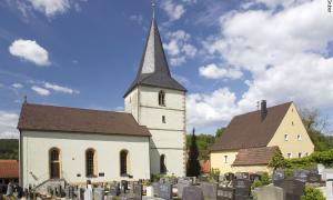 Die Corpus-Christi-Kirche in Eschenfelden.