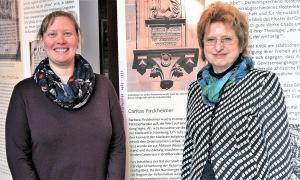 Kuratorin Evelyn Gillmeister-Geisenhof (rechts) und wissenschaftliche Mitarbeiterin Claudia Berwind. 