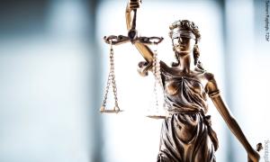 So fühlt sich Sozialpolitik in Deutschland oft an: weniger gerecht als blind und ungerecht.