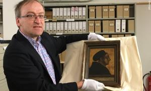 Das ungewöhnliche Lutherbildnis entdeckte Archivdirektor Peter Rückert in der Sakristei der Würzburger Deutschhauskirche.