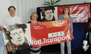 Von links: Diakon Friedrich Rössner, Synodalpräsidentin Annekathrin Preidel und Gudrun Scheiner-Petry (Amt für Gemeindedienst).