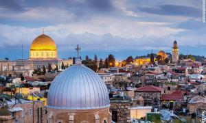 Jerusalem - Blick über die Grabeskirche auf den Tempelberg und den Felsendom.