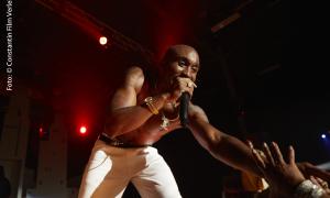 »All Eyez on Me« von Benny Boom: Demetrius Shipp als Tupac Shakur.