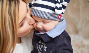 Am 6. Juli ist »Tag des Kusses«: Hängen das Küssen und das Füttern evolutionsgeschichtlich zusammen?