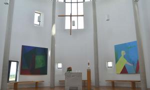 Altarraum der Galluskapelle an der Autbahn 96