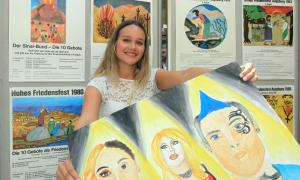 Gewinnerin des Malwettbewerbs »Ausgburger Friedensbild«, Lea Krause