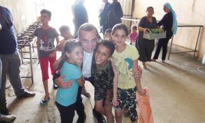 Oberkirchenrat Michael Martin in einem Flüchtlingslager im Irak.