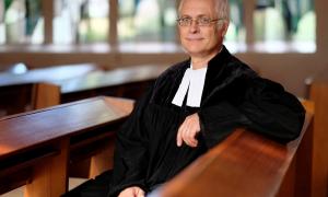 Ein echter Luther: Jona Luther ist Prädikant der evangelischen Heilig-Geist-Kirche in Bergisch Gladbach östlich von Köln.