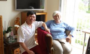 Trien Di Tran aus Vietnam arbeitet seit vier Jahren im Pflegeheim Eichenau.