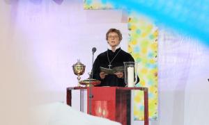 Susanne Kasch beim Freiluftgottesdienst zum »Fest der Freiheit« auf dem Augsburger Rathausplatz.