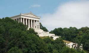 Die Walhalla - »Ruhmeshalle großer Deutscher« in Donaustauf bei Regensburg.