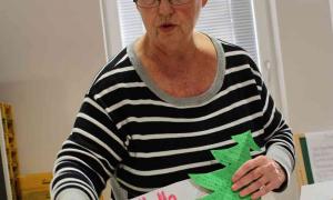 Rosemarie Schotte mit Post