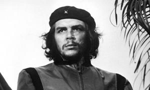 Das Porträt des kubanischen Fotografen Alberto Korda, mit dem Ernesto »Che« Guevara zur Ikone der Revolutionsromantik wurde (März 1960 bei einer Trauerfeier in Havanna).
