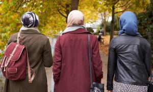 Musliminnen mit Kopftuch