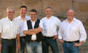 The Church Pistols: Das sind fünf bayerische evangelische Pfarrer (von links): Hans-Peter Pauckstadt (dr/voc), Christian Stuhlfauth (git/voc), Stefan Thumm (key/voc), Armin Felten (git/voc) und Martin Simon (bass).