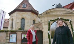  Brigitte Liwanetz (l.) und Pfarrerin Lisa Weniger 