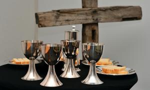 Brot und Wein als Gabe zum Abendmahl