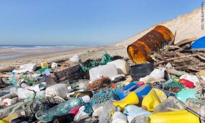 Plastikmüll am Strand