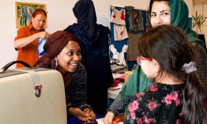 Nähkreis in der Flüchtlingsunterkunft Obersendling