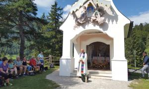 Beliebter Treff für eine Andacht: Kapelle Maria Königin am Lautersee