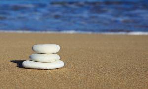 Weisse Steine am Strand