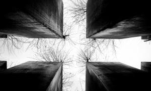 Holocaust Mahnmal Berlin Gedenkstätte Kreuz