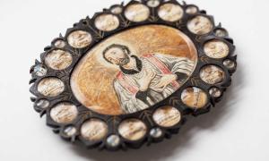 Brosche mit Pestsegen aus dem Diözesanmuseum Freising