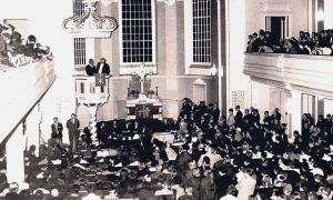 Martin Luther King predigt in der Sophienkirche in Ost-Berlin