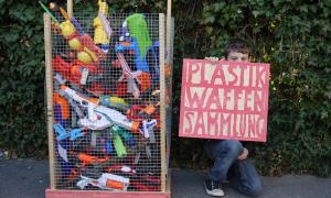 Kinder fordern eine Welt ohne Kriege ein