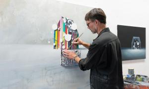 Maler Gerhard Rießbeck in seinem Atelier in Bad Windsheim