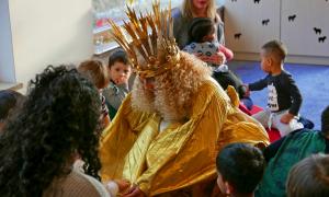 Nürnberger Christkind Benigna Munsi in der Kita