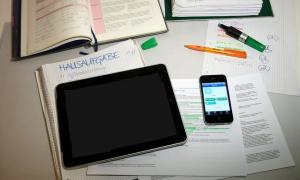 Hausaufgabe digital ipad smartphone Unterricht zuhause lernen