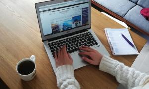 Laptop Praktikum Sonntagsblatt Lea Schiller