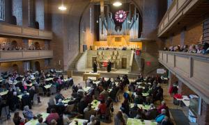 Mit einem Gottesdienst war am Sonntag (17.01.2016) die erste Nürnberger Vesperkirche eröffnet worden