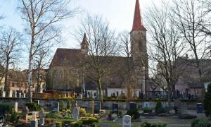 St. Leonhard Evangelische Kirche Nürnberg Friedhof außen