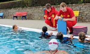 Schwimmunterricht für Kinder