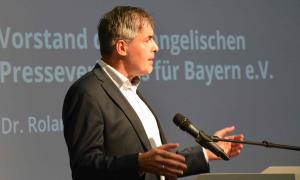 EPV-Direktor Dr. Roland Gertz bei seinem Grußwort zur Verleihung des Lagois-Fotopreises.