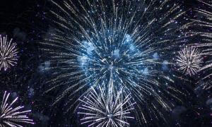 Ein Feuerwerk im Nachthimmel