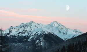 Alpen mit Mond