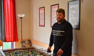 Torsten Backer am Kickertisch