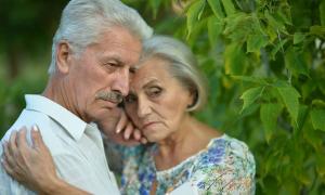 Ein alter Mann und eine alte Frau