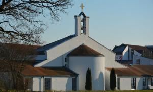 Die ökumenische Emmauskirche in Bad Griesbach