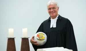 Eugen Eckert, Stadionpfarrer in Frankfurt