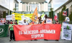 Demonstration vor dem Kanzleramt