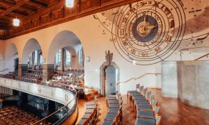 Saal in der Ludwig-Maximlian-Universität in München