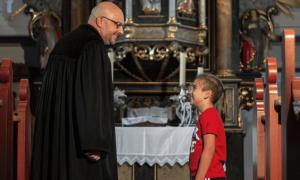 Yascha und Pastor Hannes Schott