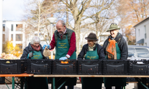 Lebensmittelausgabe bei der Tafel in Starnberg